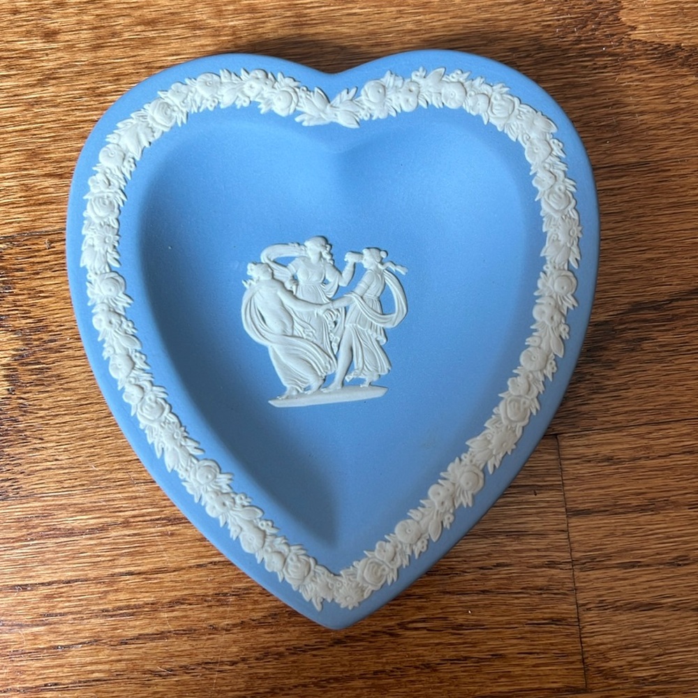 WEDGEWOOD BLUE CERAMIC HEART DISH